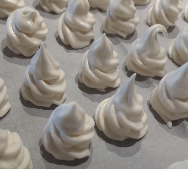 Keto Meringue Cookies with a Touch of Nostalgia